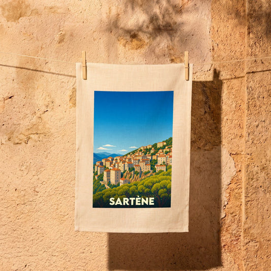 Torchon souvenir de la ville de Sartène avec une illustration stylisée.