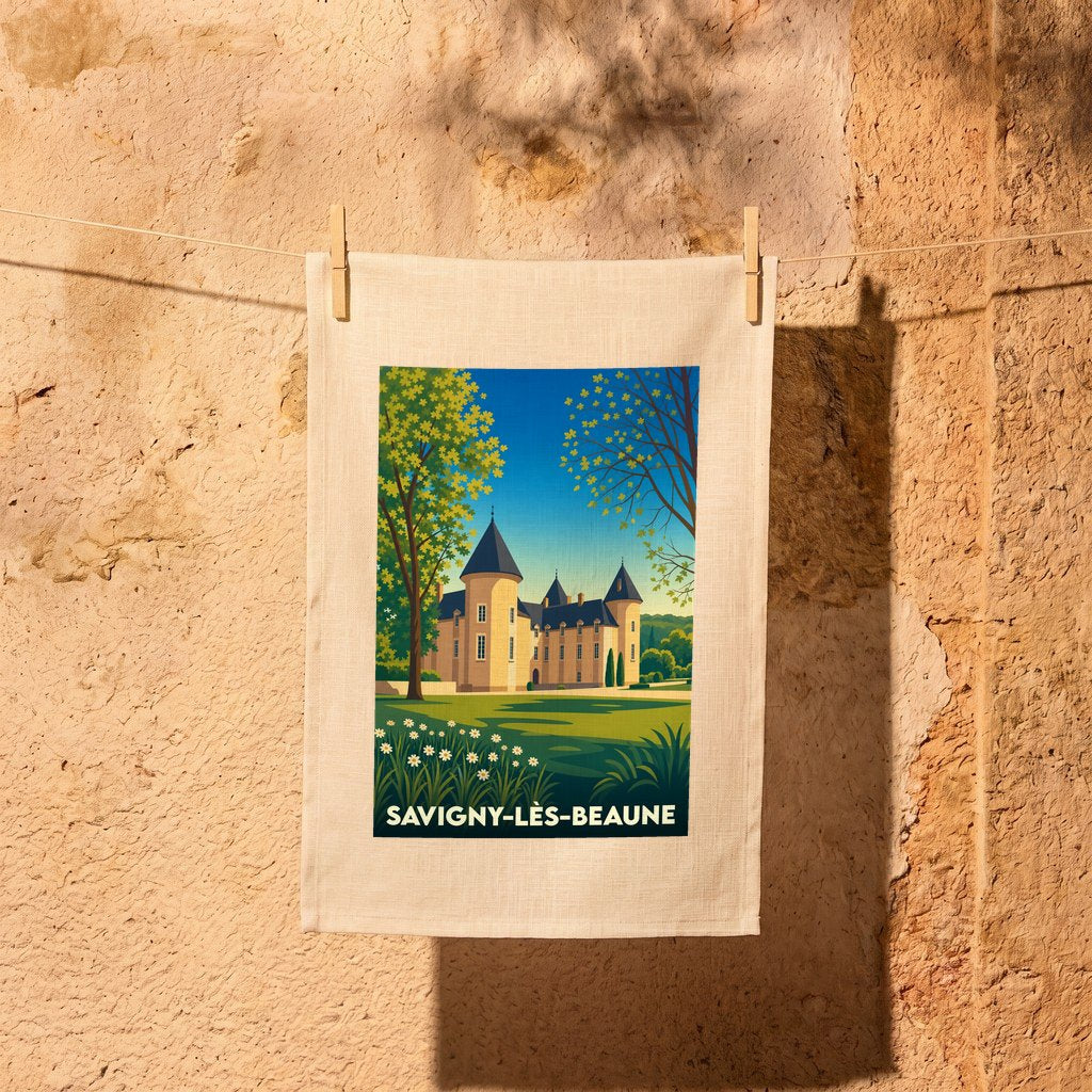 Torchon souvenir de la ville de Savigny-lès-Beaune avec une illustration stylisée du château local.