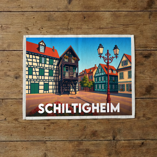 Torchon souvenir de la ville de Schiltigheim avec une illustration stylisée de maisons à colombages.