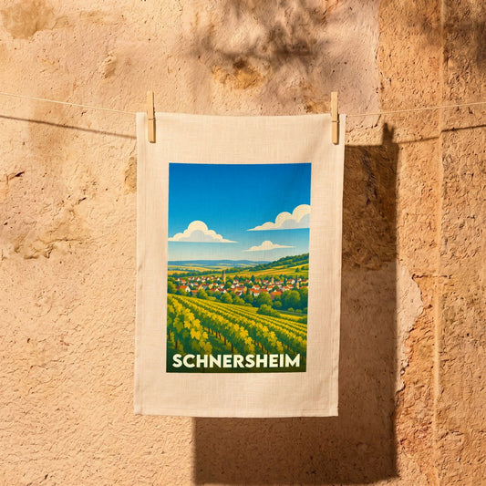 Torchon souvenir de la ville de Schnersheim illustré d'un paysage de vignobles et d'un village.
