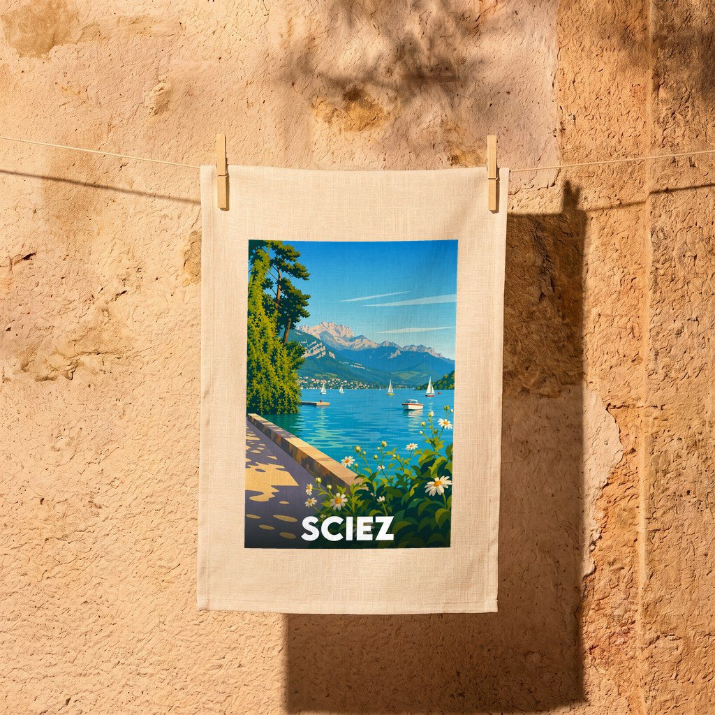 Torchon souvenir de la ville de Sciez avec une illustration stylisée des bords du lac Léman.