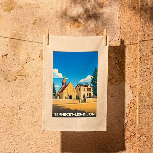 Torchon souvenir de Sennecey-lès-Dijon illustré d'une vue stylisée de son église et de la mairie sous un ciel bleu.