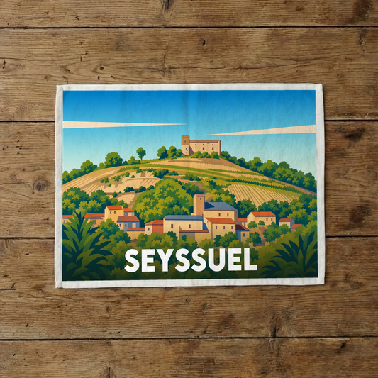 Torchon souvenir de la ville de Seyssuel avec une illustration stylisée de son paysage vallonné.