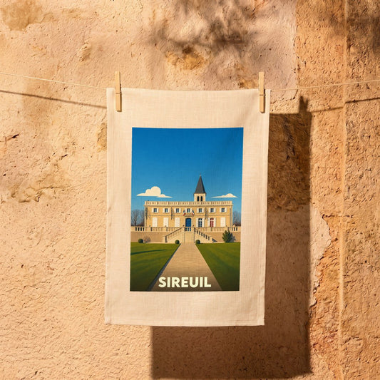 Torchon souvenir de la ville de Sireuil avec une illustration stylisée de son hôtel de ville.