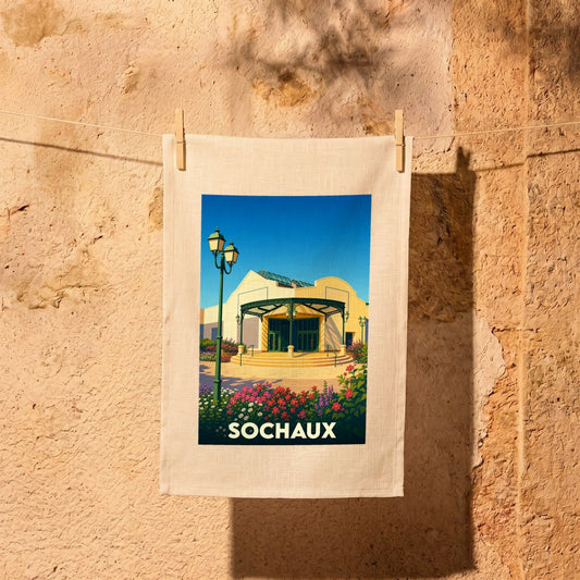 Torchon souvenir de la ville de Sochaux orné d'une illustration stylisée de son patrimoine architectural.