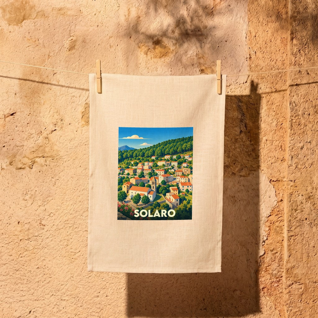 Torchon souvenir de la ville de Solaro orné d'une illustration stylisée de ses maisons provençales à flanc de colline.