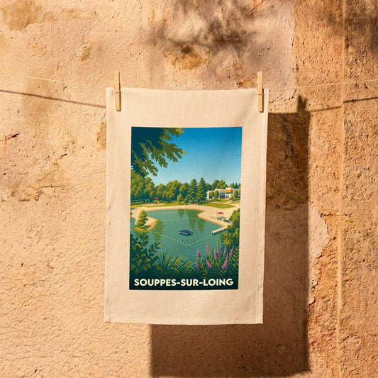Torchon souvenir de la ville de Souppes-sur-Loing avec une illustration stylisée d'un plan d'eau.