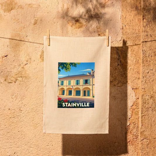 Torchon souvenir de la ville de Stainville avec une illustration stylisée d'un bâtiment emblématique.