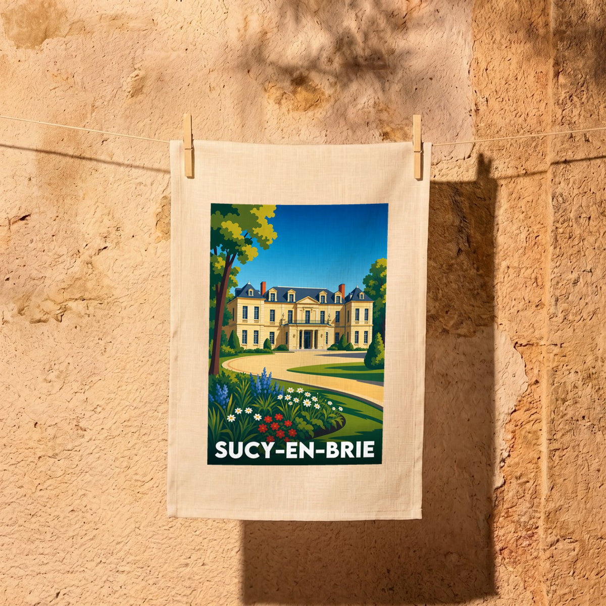 Torchon souvenir de la ville de Sucy-en-Brie illustré par un dessin stylisé de son château.