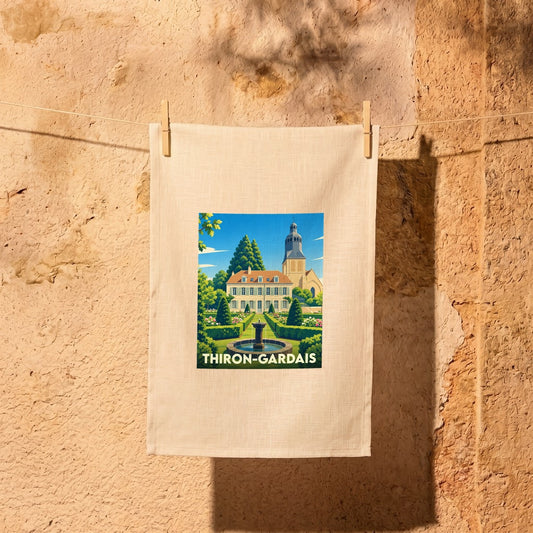Torchon souvenir de la ville de Thiron-Gardais avec une illustration stylisée d'un domaine arboré.