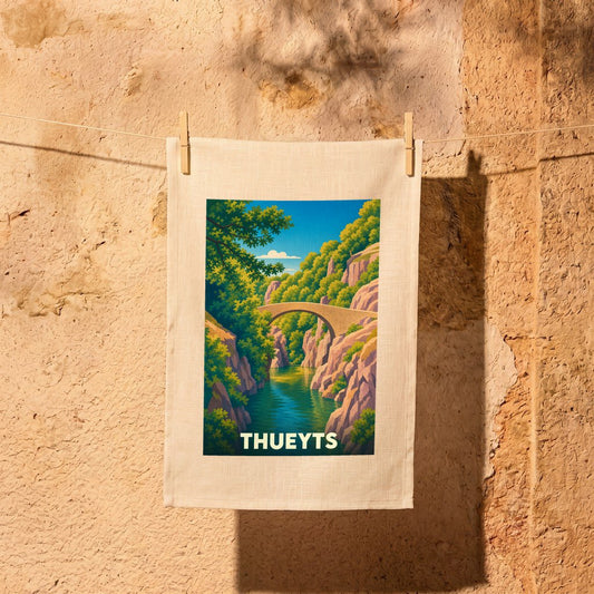 Torchon souvenir de la ville de Thueyts avec une illustration stylisée d'un pont en pierre enjambant une rivière.