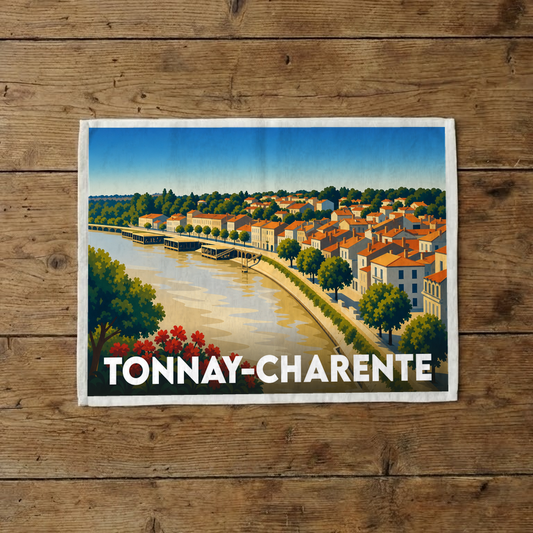 Torchon souvenir de la ville de Tonnay-Charente avec une illustration stylisée des quais de la Charente.