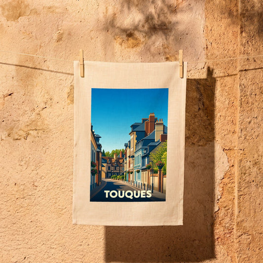 Torchon souvenir de la ville de Touques avec une illustration stylisée.