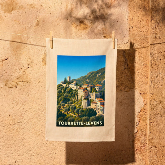 Torchon souvenir de la ville de Tourrette-Levens illustré par un paysage de village perché.