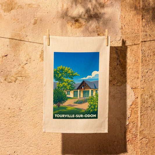 Torchon souvenir de la ville de Tourville-sur-Odon avec une illustration stylisée d'un bâtiment communal.