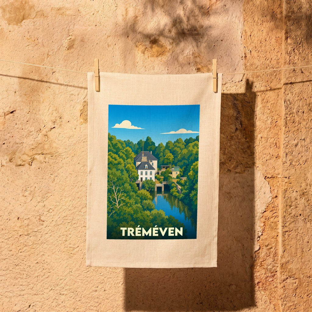 Torchon souvenir de la ville de Tréméven avec une illustration stylisée d'un moulin au bord de l'eau.