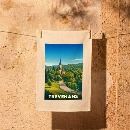 Torchon souvenir de la ville de Trévenans illustré d'un paysage de campagne vallonné avec son église.