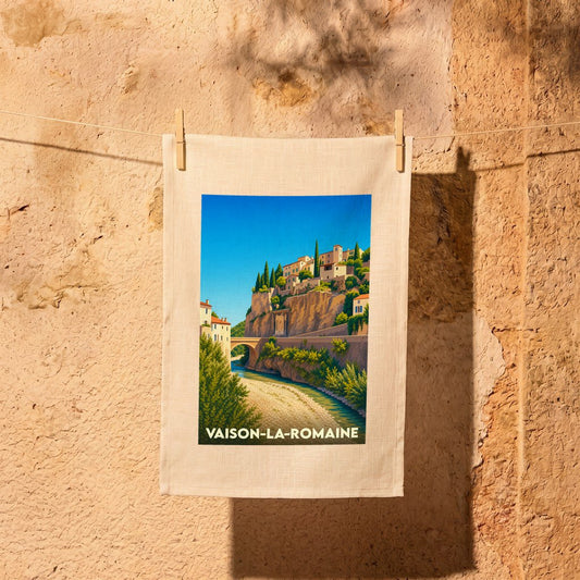 Torchon souvenir de la ville de Vaison-la-Romaine avec une illustration stylisée de son pont romain et de sa cité médiévale.
