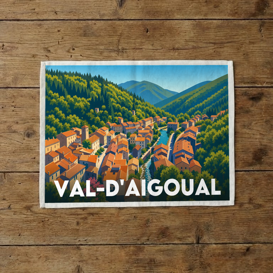 Torchon souvenir de la ville de Val-d'Aigoual avec une illustration stylisée de sa vallée.