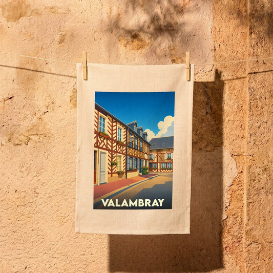 Torchon souvenir de la ville de Valambray avec une illustration stylisée de maisons à colombages.