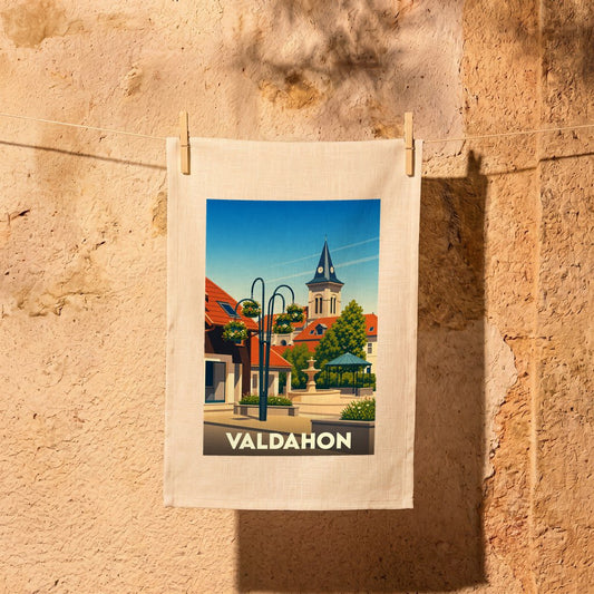 Torchon souvenir de la ville de Valdahon avec une illustration stylisée.