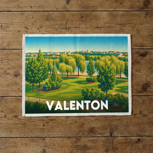Torchon souvenir de la ville de Valenton avec une illustration stylisée d'un parc verdoyant en bord de l'eau.