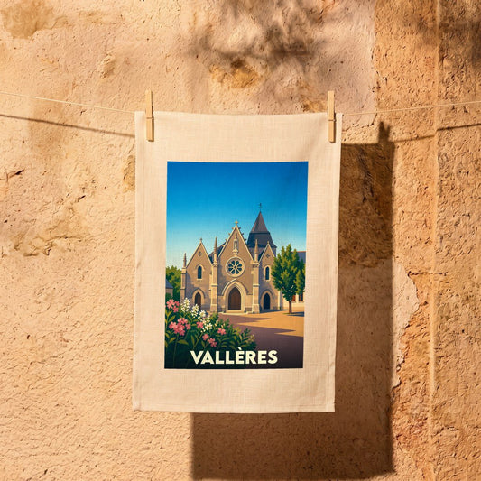 Torchon souvenir de la ville de Vallères orné d'une illustration stylisée de son église.