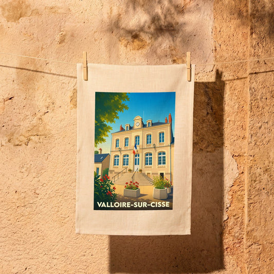 Torchon souvenir de la ville de Valloire-sur-Cisse avec une illustration stylisée de sa mairie.
