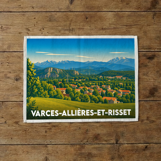Torchon souvenir de la ville de Varces-Allières-et-Risset avec une illustration stylisée d'un paysage montagneux.