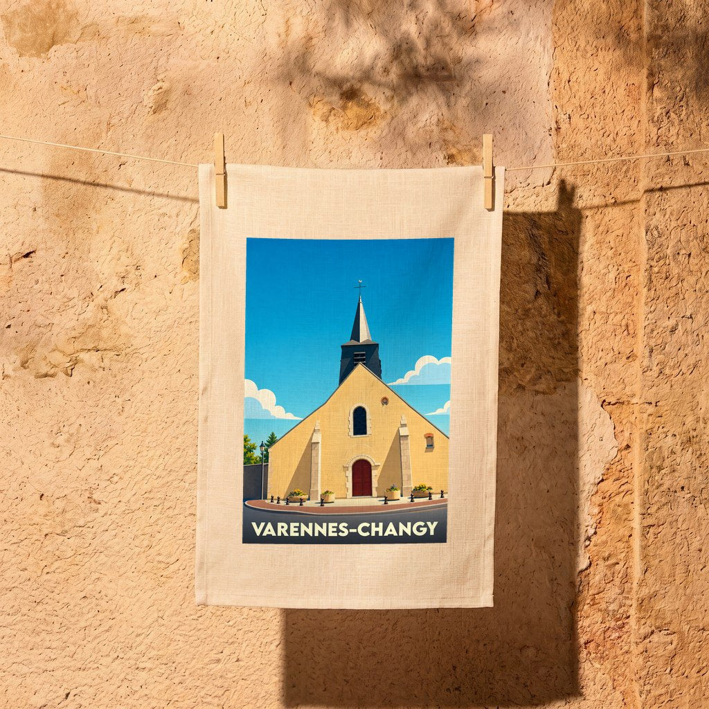 Torchon souvenir de la ville de Varennes-Changy illustré par un dessin stylisé de son église.