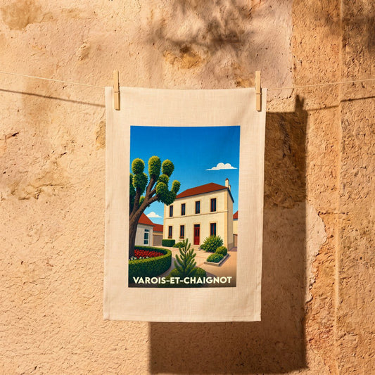 Torchon souvenir de la ville de Varois-et-Chaignot avec une illustration stylisée.