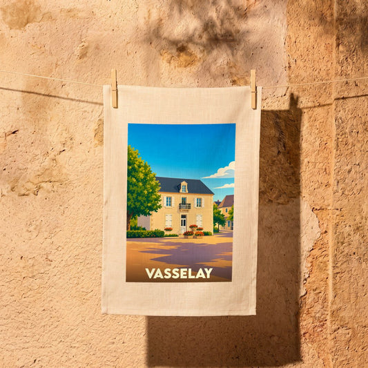 Torchon souvenir de la ville de Vasselay illustré par une scène de village stylisée.