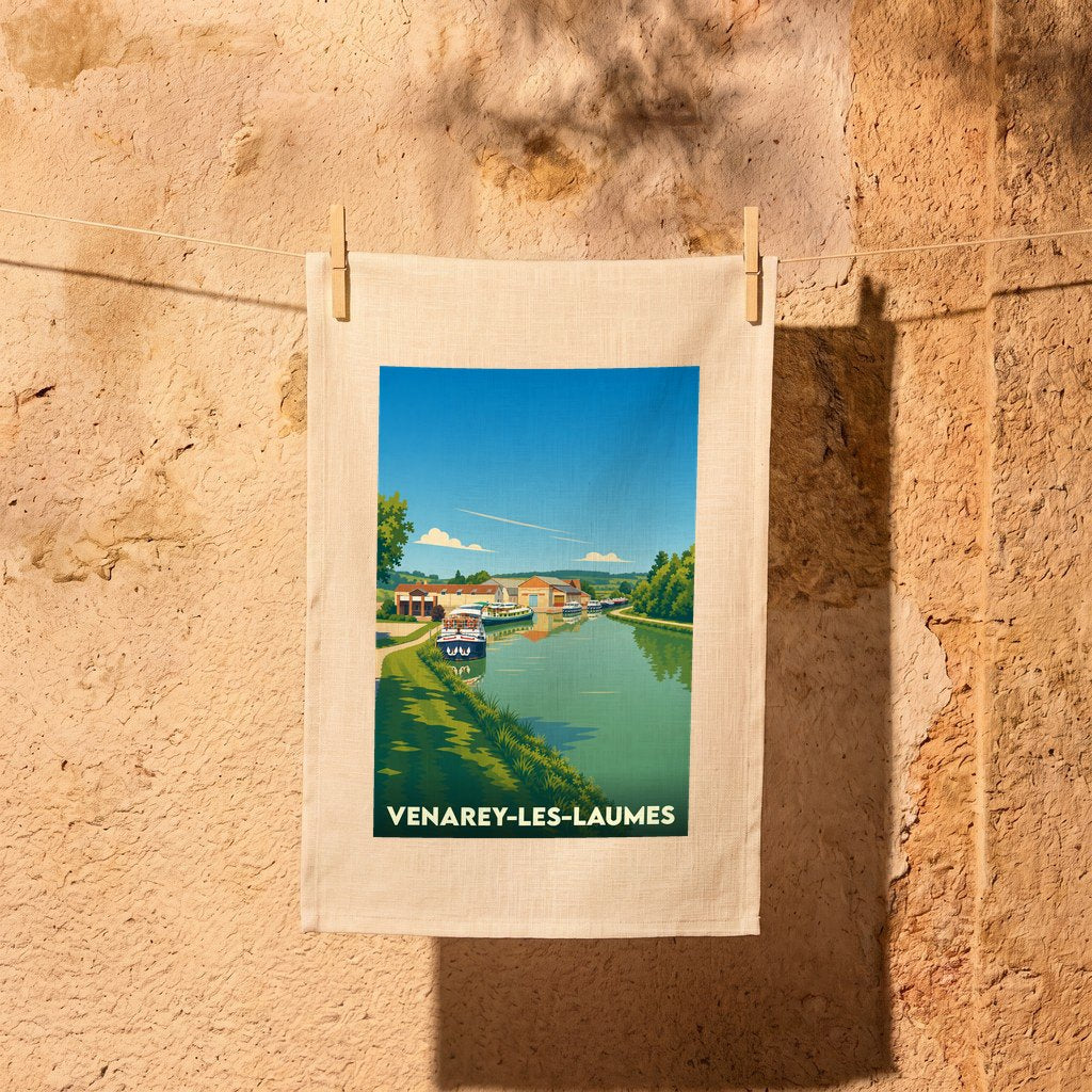 Torchon souvenir de la ville de Venarey-les-Laumes avec une illustration stylisée du canal et ses bateaux.