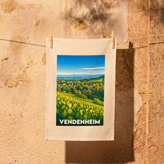 Torchon souvenir de la ville de Vendenheim avec une illustration stylisée de son paysage.
