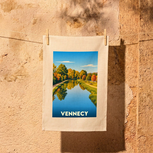 Torchon souvenir de la ville de Vennecy illustrant le canal et ses paysages d'automne.