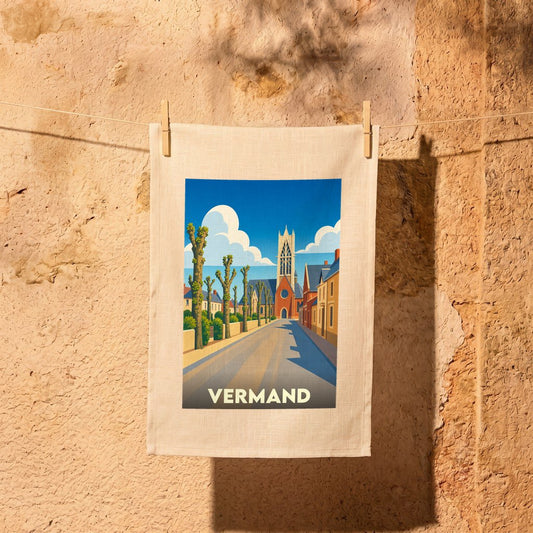 Torchon souvenir de la ville de Vermand orné d'une illustration stylisée de son église et de ses rues.