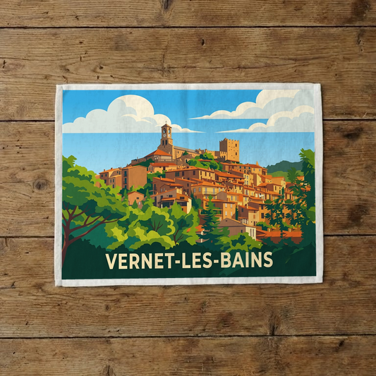 Torchon souvenir de la ville de Vernet-les-Bains avec une illustration stylisée.