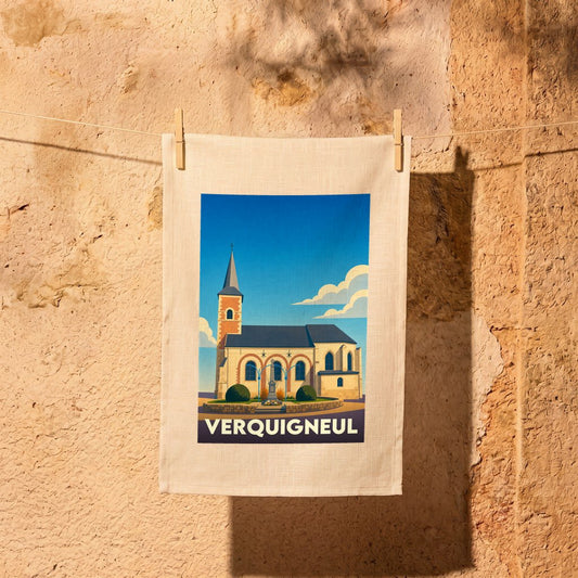 Torchon souvenir de la ville de Verquigneul illustré par un dessin stylisé de son église.