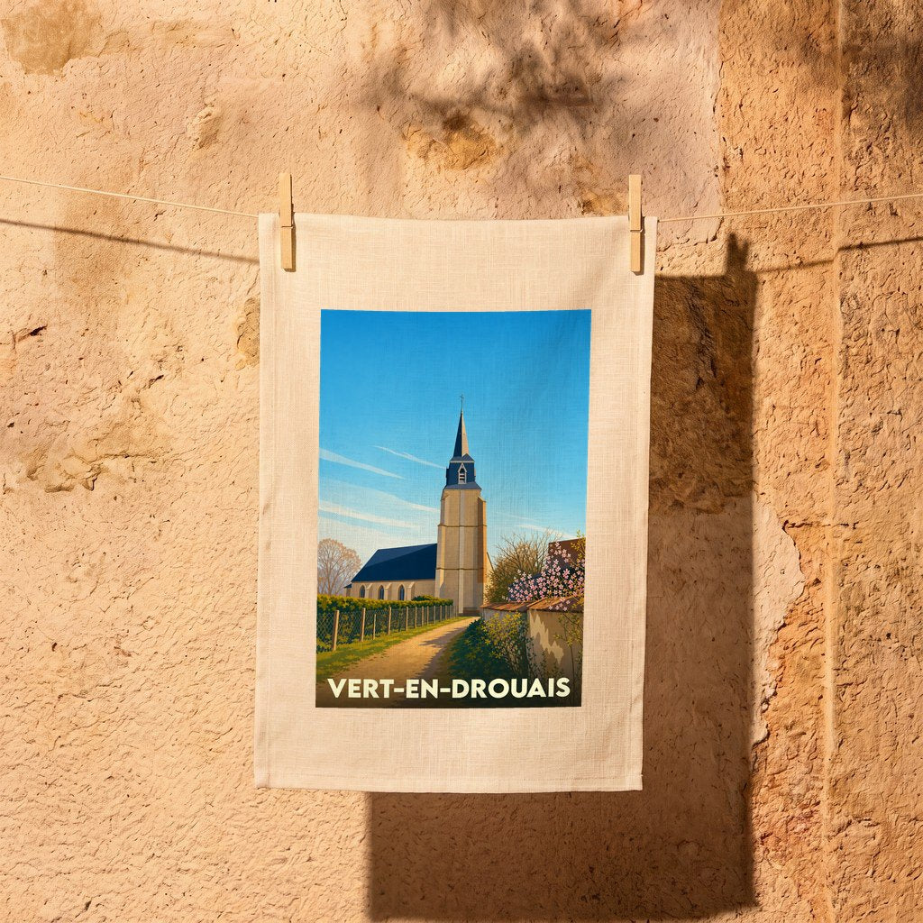 Torchon souvenir de la ville de Vert-en-Drouais avec une illustration stylisée de son église.