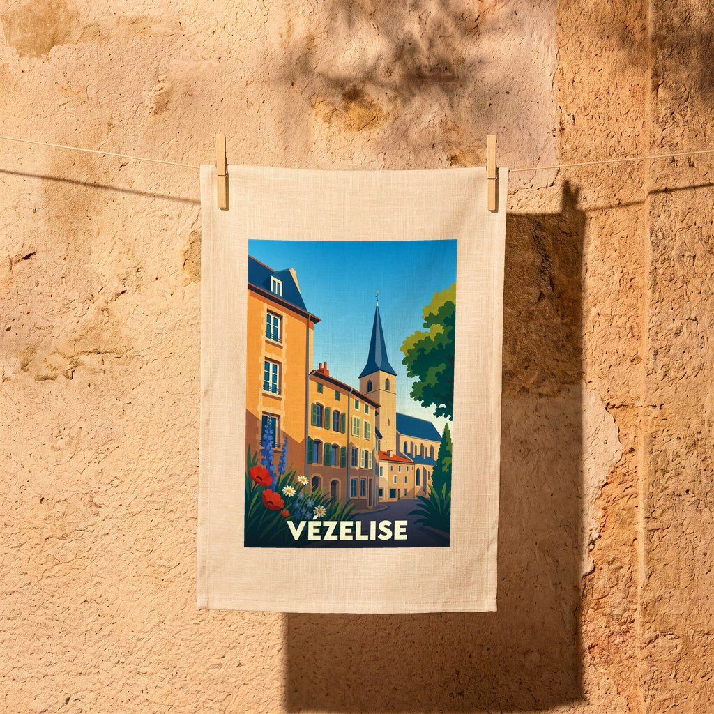 Torchon souvenir de la ville de Vézelise avec une illustration stylisée d'une ruelle et de son église.