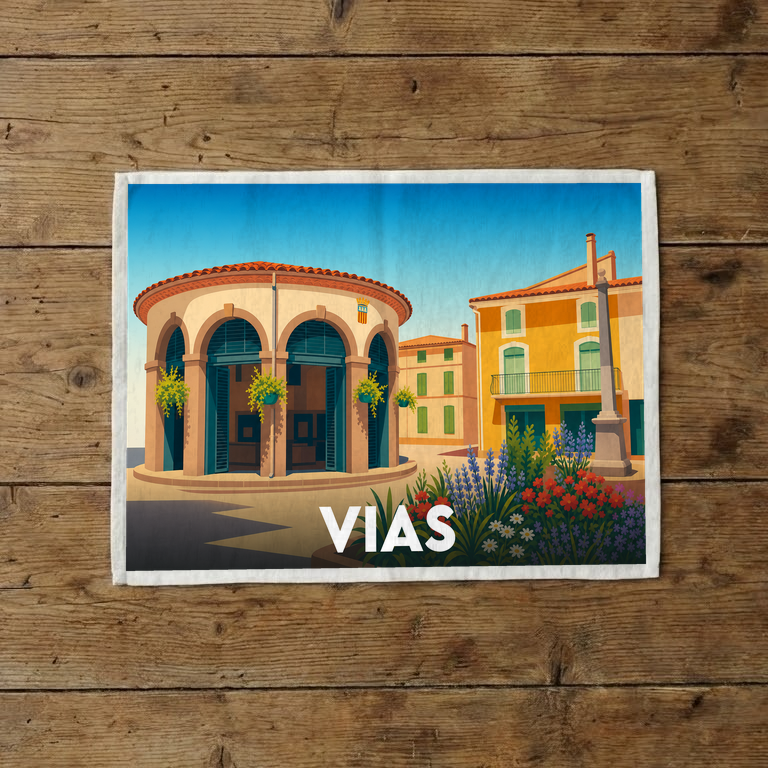 Torchon souvenir de la ville de Vias avec une illustration stylisée et colorée de son architecture.
