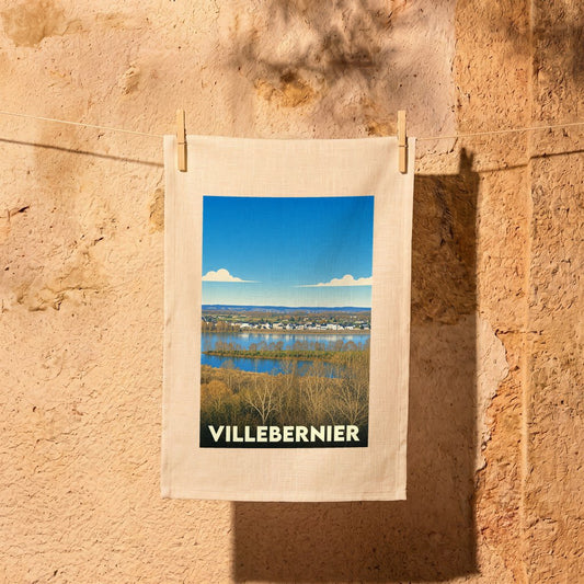 Torchon souvenir de la ville de Villebernier avec une illustration paysagère stylisée.