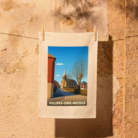 Torchon souvenir de la ville de Villers-Sire-Nicole illustré d'une scène de village stylisée.