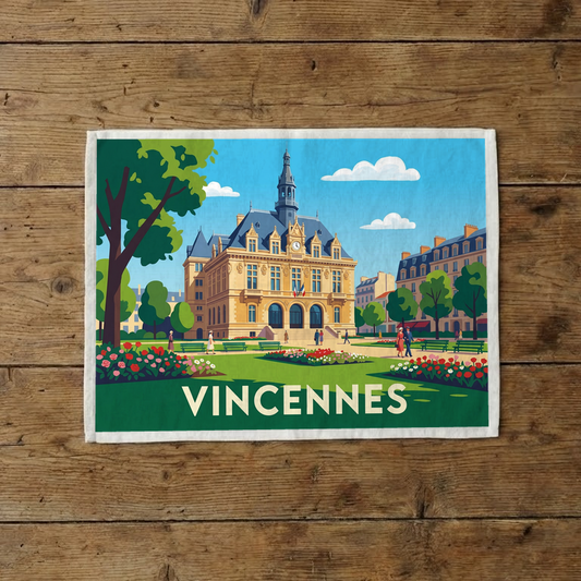 Torchon souvenir de la ville de Vincennes avec une illustration stylisée de son hôtel de ville.