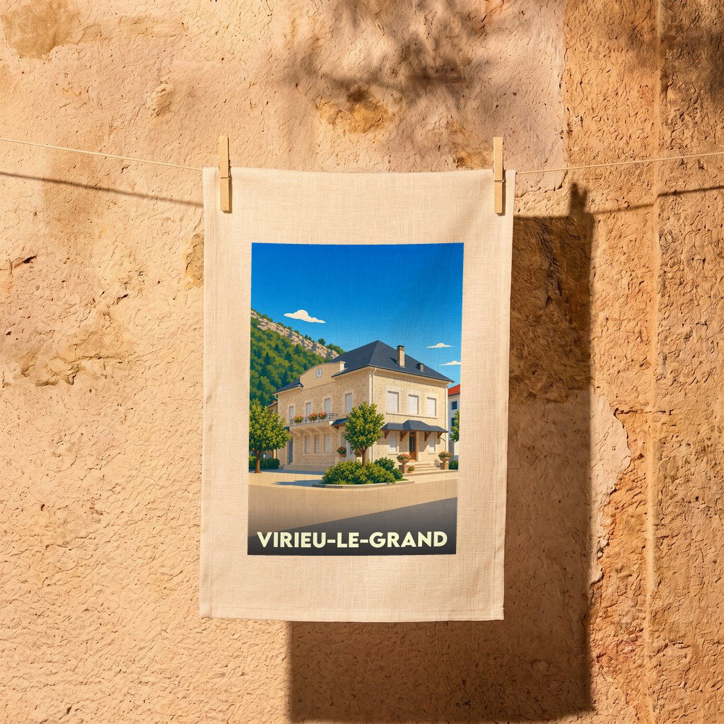 Torchon souvenir de la ville de Virieu-le-Grand avec une illustration stylisée de sa mairie.