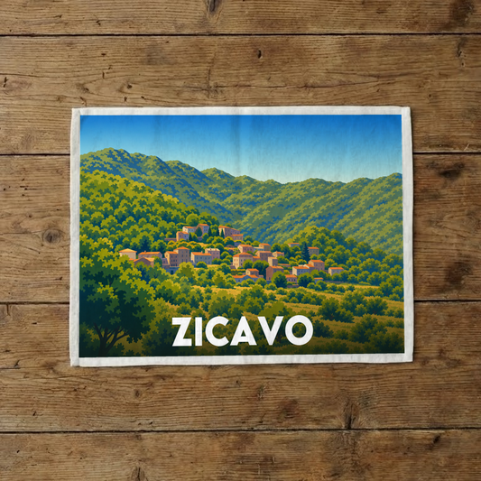 Torchon souvenir de la ville de Zicavo avec une illustration stylisée de son paysage montagneux.