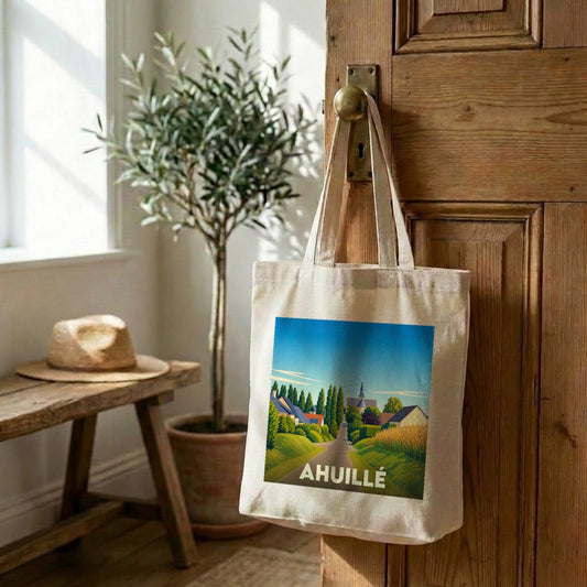 Tote bag souvenir de la ville de Ahuillé avec une illustration paysagère stylisée.