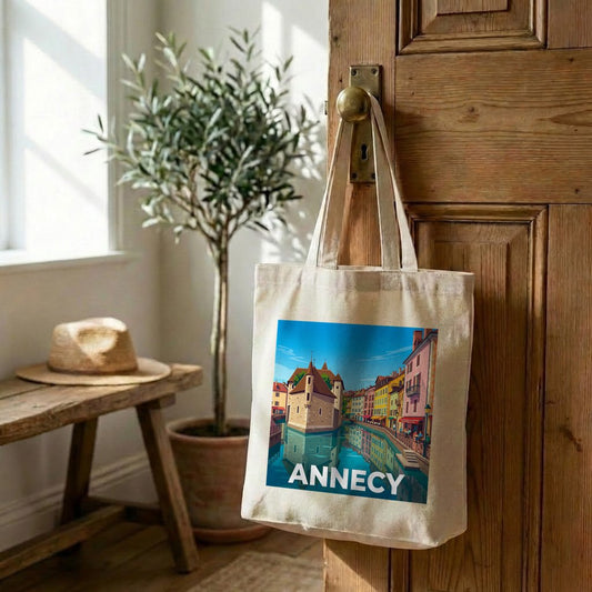 Tote bag souvenir de la ville d'Annecy avec une illustration stylisée.