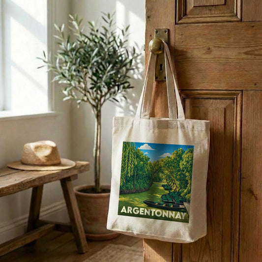 Tote bag souvenir de la ville d'Argentonnay avec une illustration stylisée d'une rivière bordée de verdure.