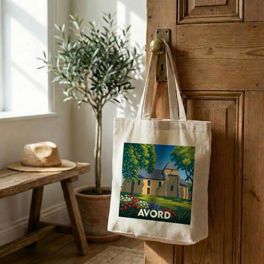 Tote bag souvenir de la ville d'Avord avec une illustration stylisée de son patrimoine.